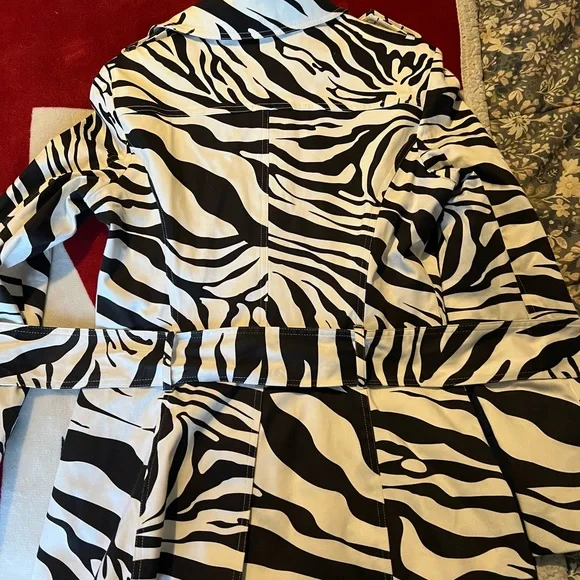 Cache Black and White Zebra Print Trench Coat size large - Picture 3 of 11